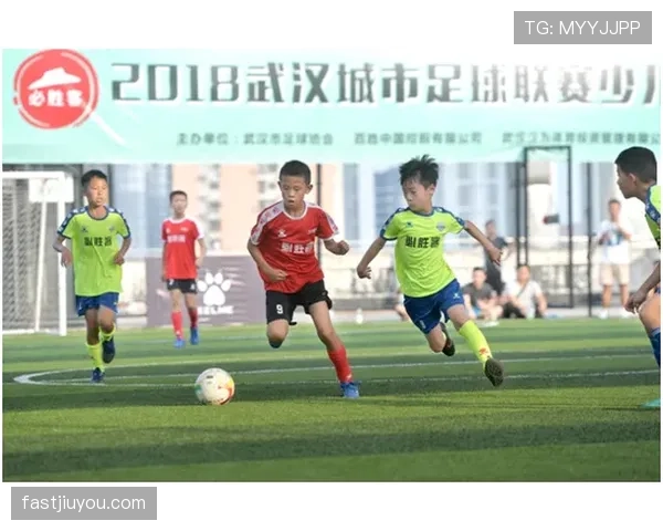 足球比赛中球衣号码的规则规定及裁判判罚标准解析